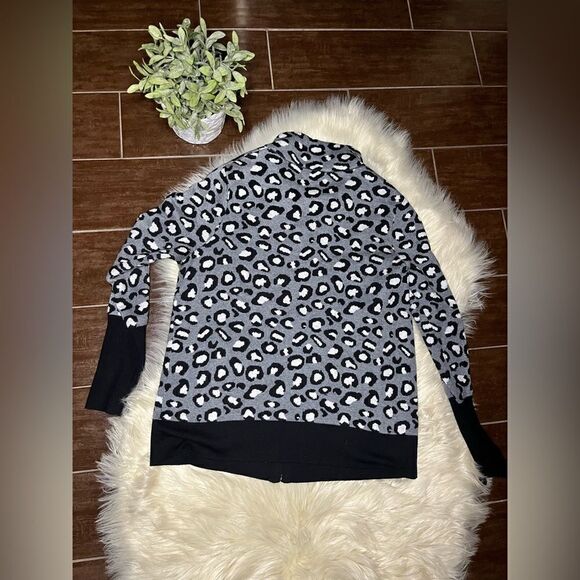 Rachel Zoe grey leopard print zip up sweater sz Large - Picture 6 of 9